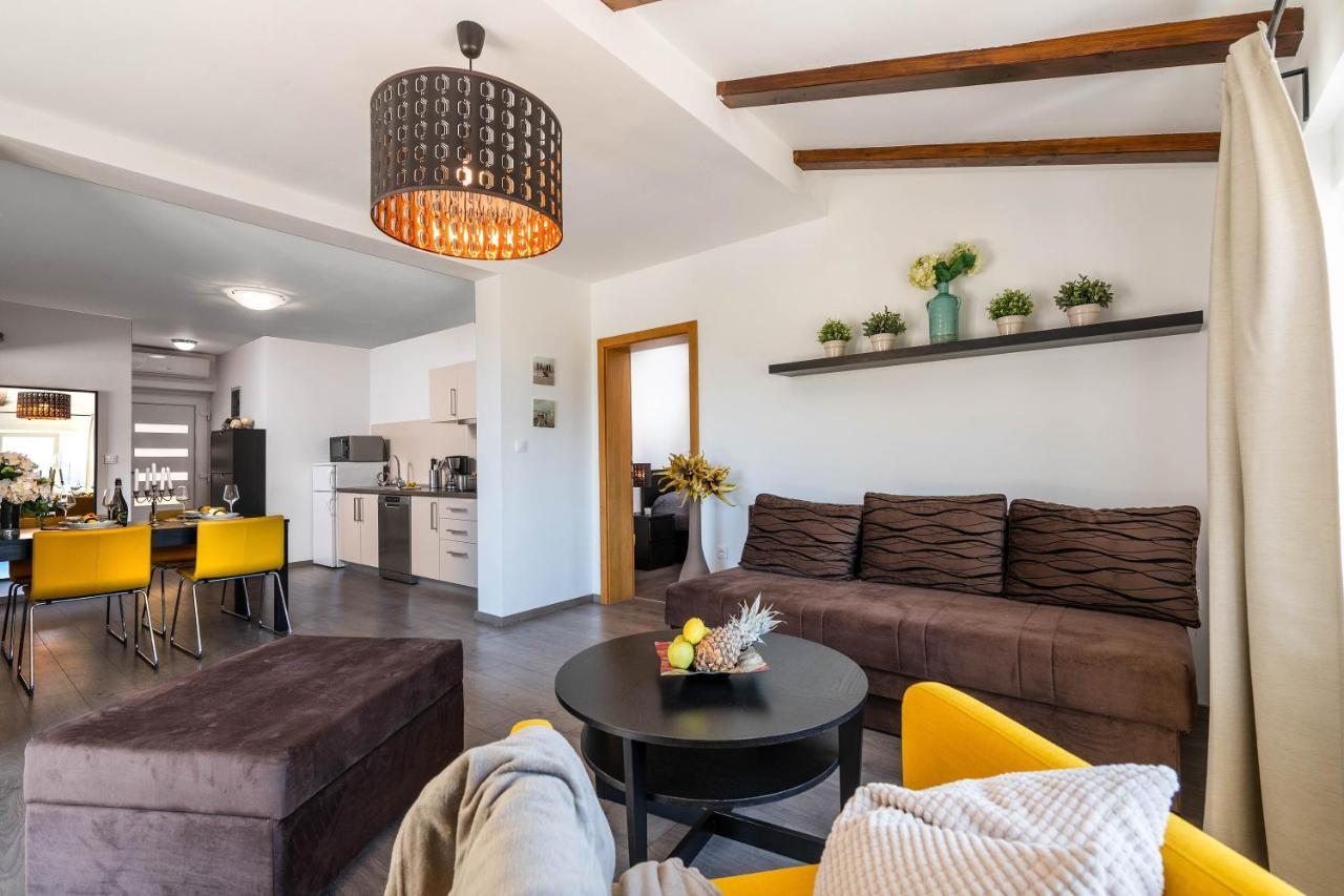 Apartman Bijeca - Медулин Екстериор снимка